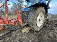 Mezőgazdasági gumiabroncs mentés a szántóföldön: traktor kerékcsere - 2025. november 11.