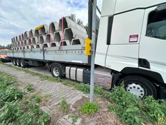 Helyszíni kamion gumiabroncs mentés: Kovi Autó Shop mentőautója a betonelemeket szállító Renault Trucks szerelvénynél - 2026. július 1.